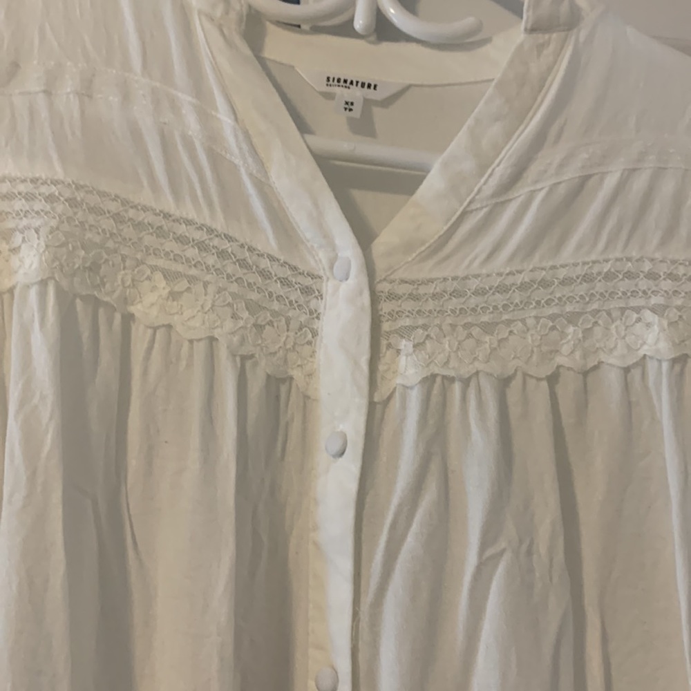 2 blouses - Picture 5 of 5